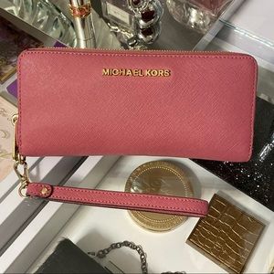 Michael Kors Hamilton pink wallet